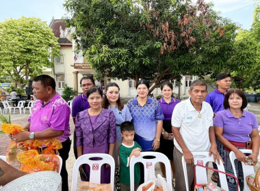 ร่วมกิจกรรมตักบาตรข้าวสารอาหารแห้ง พระสงฆ์ 10 รูป ... พารามิเตอร์รูปภาพ 9